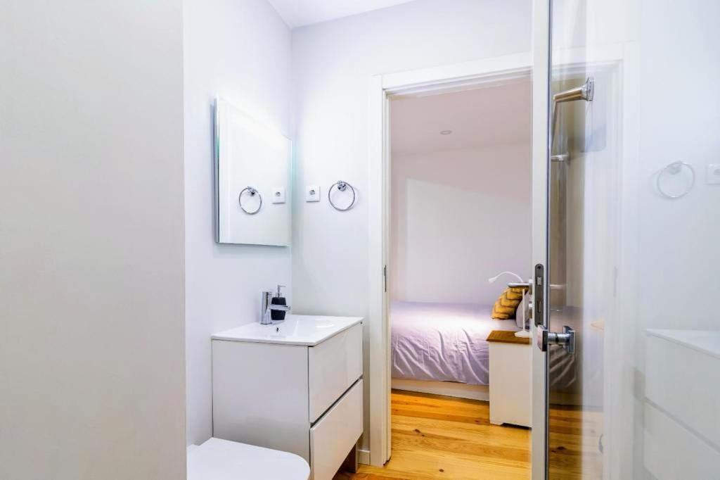 Apartment Mourarias Place - Yellow Lissabon