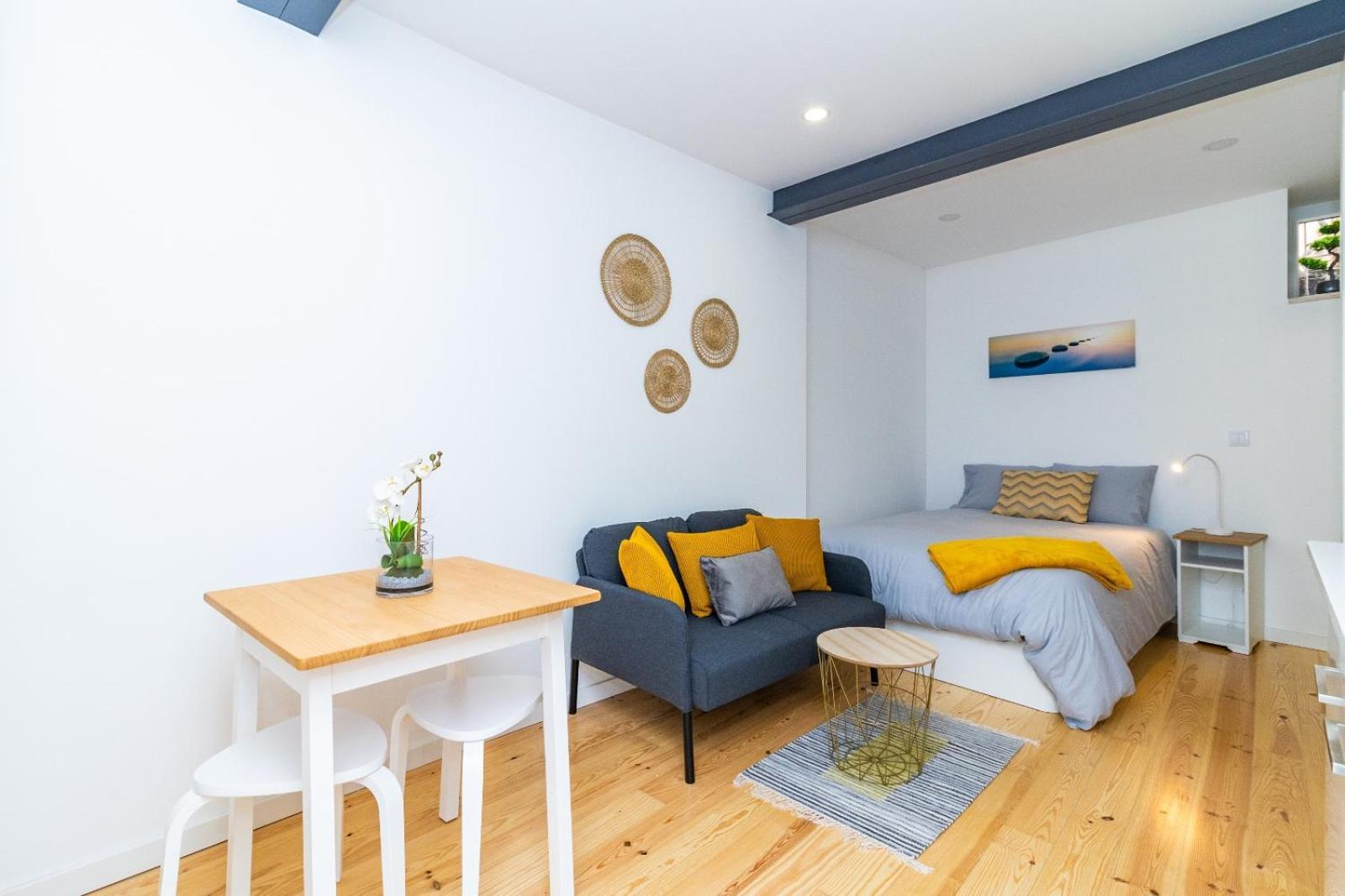 Apartment Mourarias Place - Yellow Lissabon